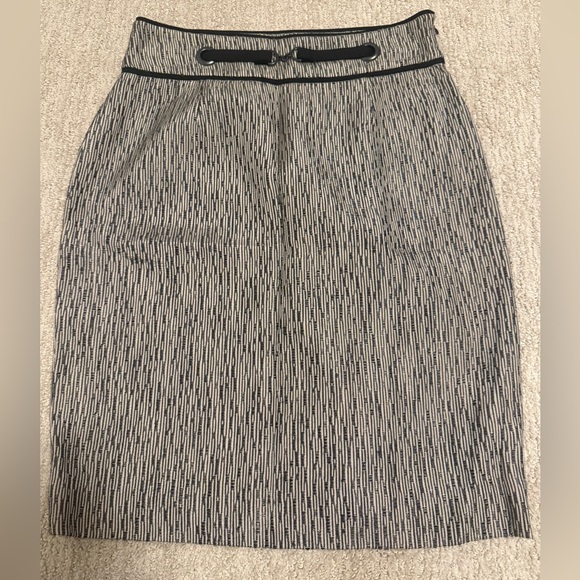 Classiques Entier Dresses & Skirts - Women’s Nordstrom Classiques Entier tweed skirt Cream And Black size 8